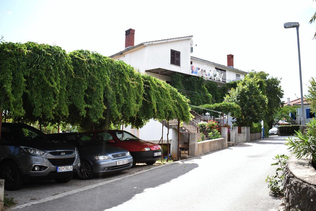 Apartments Maestral Malinska Exterior photo